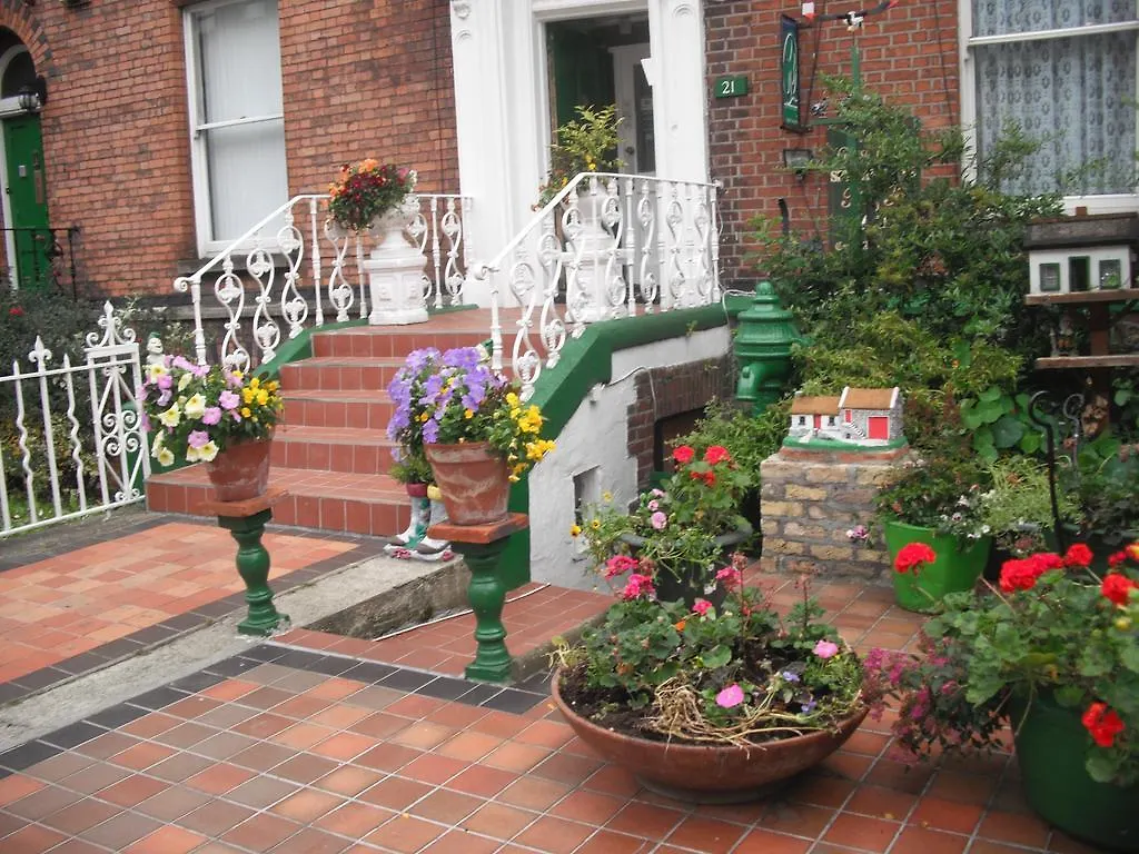 Hostel Mcelroy Budget Accommodation Dublin Ireland